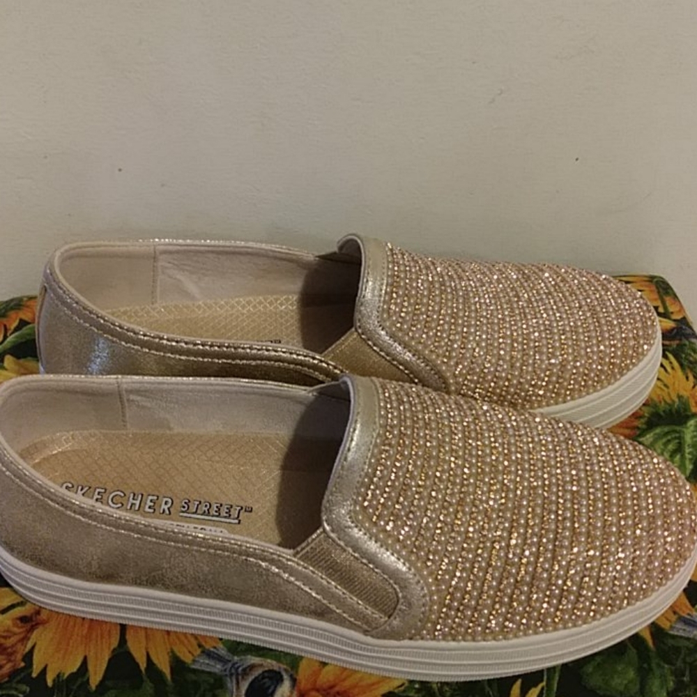 Air cooled memory foam skechers